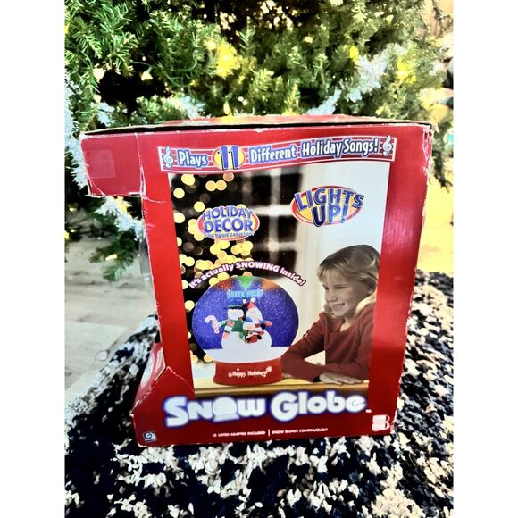 NIB 2005 Gemmy Animated Christmas Table Top 11" Snow Globe With Music & Lights - Picture 6 of 11